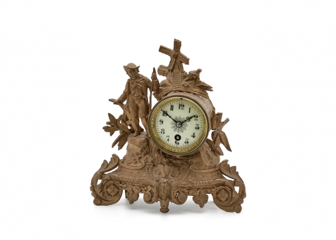 שעון קמין צרפתי עתיק מהמאה ה-19, עשוי שפלטר צבוע בזהב