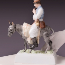 פסל פורצלן הונגרי איכותי מתוצרת Herend, על פי מודל של האמן בלה מרקופ