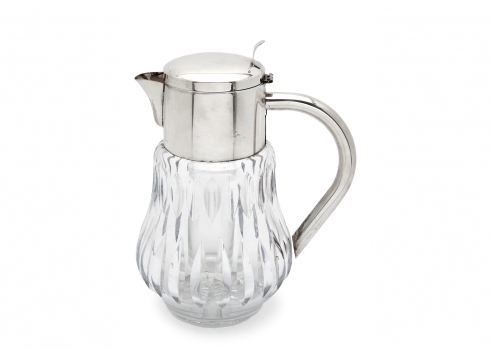 קנקן להגשת שתיה קרה עשוי קריסטל ומתכת מצופה כסף, כולל מבחנה לקוביות קרח