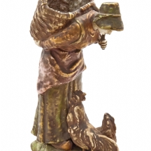 פסל פורצלן אוסטרי עתיק ואיכותי,בדמות נערה כפריה נושאת סל, מתוצרת אמפורה Amphora