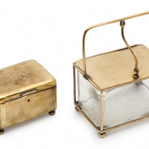 זוג קופסאות טואלטיקה וינטג’ ממתכת וזכוכית תחילת המאה ה־20