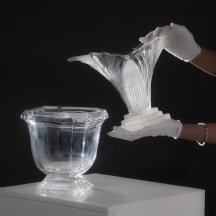 זוג כדים – כד זכוכית אמריקאי מתוצרת Mikasa וכד בסגנון אר דקו