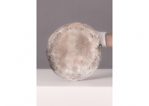 כלי גרמני עתיק מהמאה ה-19, מצופה כסף מעוטר בעבודת יד וחתום