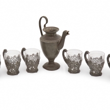 סט שתייה בסגנון אמפיר – מחזיקי כוסות עם עיטור ברבור, כוסות וקנקן תואם