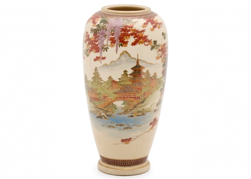 כד קוטאני יפני עתיק, עשוי פורצלן מעוטר ציורי יד באמייל ובזהב, חתום