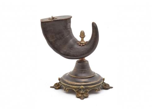 מיכל טבק סנאף (A snuff mull) סקוטי שולחני עשוי ברוזנה וקרן חיה
