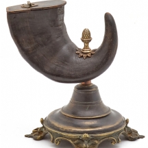 מיכל טבק סנאף (A snuff mull) סקוטי שולחני עשוי ברוזנה וקרן חיה