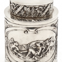 מיכל תה עתיק עשוי נחושת מצופה כסף, מעוטר וחתום