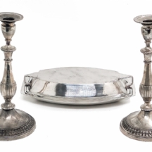 סט הגשה ועיצוב מצופה כסף, הכולל כלי הגשה אר דקו ופמוטים