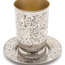 כוס מצופה כסף עם תחתית תואמת מעוצבת בעבודת חריטה