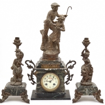 סט גרניטורה הכוללת שעון וזוג פמוטים