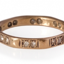 טבעת עתיקה עשויה זהב צהוב 9 קארט משובצת אבני זירקוניה