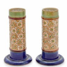 זוג אגרטלי קרמיקה אנגליים עתיקים (ויקטוריאנים), 1870-1880 בקירוב, חתומים