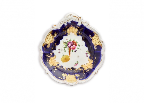 צלחת פורצלן אנגלית עתיקה מהמאה ה-19 יוצרה באזור סטפורדשייר