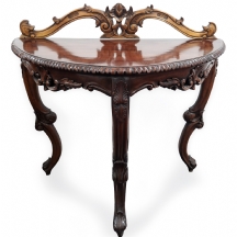 קונסולת קיר חצי־עגולה מגולפת מעץ בסגנון רוקוקו איטלקי, מאה 19