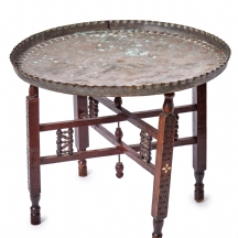 רגלי עץ + מגש פרסי עתיק עשוי נחושת