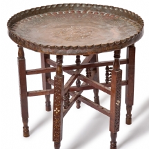 רגלי עץ + מגש פרסי עתיק עשוי נחושת