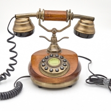 טלפון שולחני וינטג’ מסדרת 'Siecle Collection' עשוי עץ ומתכת