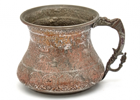 נטלה פרסית מהתקופה הקאג׳רית עשויה נחושת עם עיטורים חרוטים