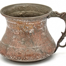 נטלה פרסית מהתקופה הקאג׳רית עשויה נחושת עם עיטורים חרוטים