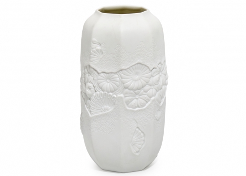 אגרטל פורצלן ביסקוויט מתוצרת 'Kaiser' גרמניה עם תבליט פרחים