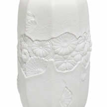 אגרטל פורצלן ביסקוויט מתוצרת 'Kaiser' גרמניה עם תבליט פרחים