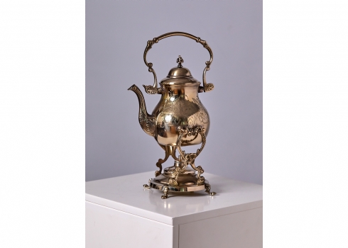 מי-חם דקורטיבי עשוי ממתכת חרוטה ומצופה כסף