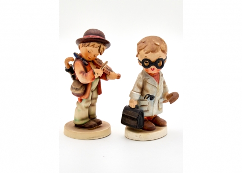 שתי דמויות קרמיקה ופורצלן בדמויות ילדים אירופה ויפן, אמצע המאה ה־20