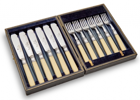 סט סכינים ומזלגות לדגים מצופים כסף 'EPNS' בקופסה מקורית