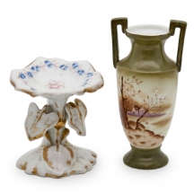 שני חפצי פורצלן עתיקים מהמאה ה-19, מעוטרים בעבודת יד, לא חתומים