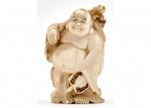 נצוקי / נטסקה מגולף בעבודת יד בחומר יוקרתי לבן, חתום