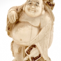 נצוקי / נטסקה מגולף בעבודת יד בחומר יוקרתי לבן, חתום