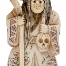 נצוקי / נטסקה דו-פרצופי מגולף בעבודת יד בחומר יוקרתי לבן, חתום