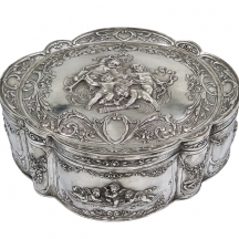 קופסת כסף גרמנית עתיקה ומפוארת, עשויה כסף '800' וחתומה, פנים הקופסא מצופה זהב