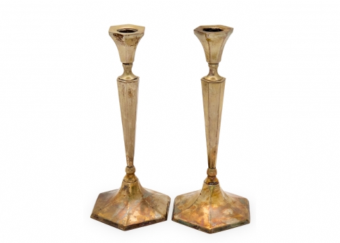 זוג פמוטי שבת מתוצרת חברת 'הצורפים', עשויים כסף 'סטרלינג' (925) חתומים