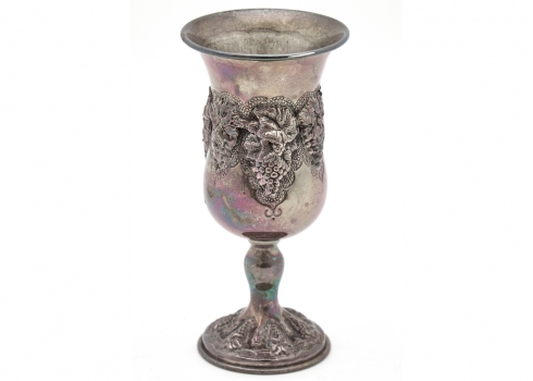 גביע קידוש עשוי כסף סטרלינג (925), מעוטר וחתום, משקל: 127 גרם
