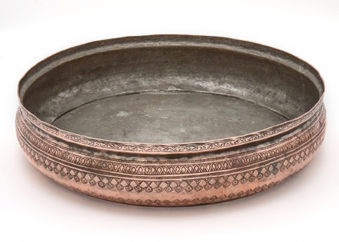 כלי נחושת פרסי עתיק מסוף המאה ה-19, מעוטר