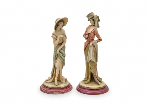 זוג פסלי שרף 'Capodimonte', חתומים  'Bruno Merli'