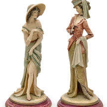 זוג פסלי שרף 'Capodimonte', חתומים  'Bruno Merli'