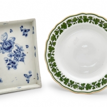 שני כלי פורצלן, חתומים