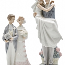 שני פסלוני פורצלן מקוריים מבית 'Lladro', בעיצוב רומנטי וקלאסי