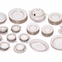 חלקי סט תוצרת 'רויאל דולטון'