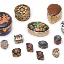 13 קופסאות נוי - אמייל קלואזונה, לימוז׳ ופריטי וינטג׳