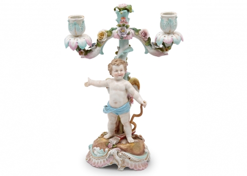 פמוט שולחני גרמני עתיק מסוף המאה ה-19, יוצר באזור דרזדן בסגנון מייסן