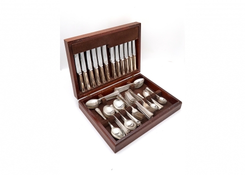 חלקי סט אנגלי גדול בקופסאת עץ, עשוי מתכת מצופה כסף תוצרת 'Osborne Sheffield'