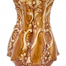 כד וינטג' כפי הנראה גרמני עשוי קרמיקה מעוטרת עיטורי בלו וזיגוג חום, לא חתום