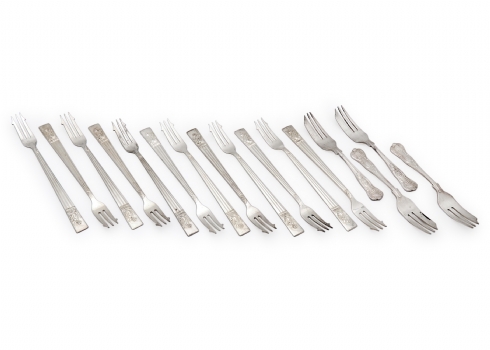 שני סטים של מזלגות הגשה מצופים כסף