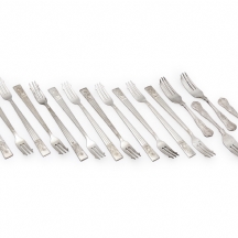 שני סטים של מזלגות הגשה מצופים כסף