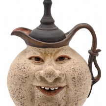 לאספני קומקומים - קומקום קרמיקת סטודיו ומכסה תואם, חתום