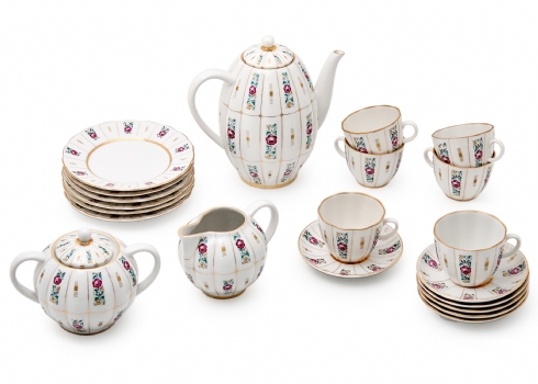 סט פורצלן רוסי תוצרת 'לומונוסוב' 'LFZ', חתום